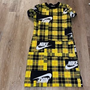 Nike women dress size medium